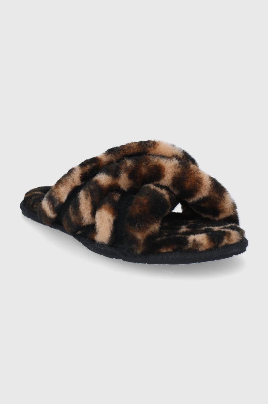 

Шерстяные тапочки UGG цвет коричневый