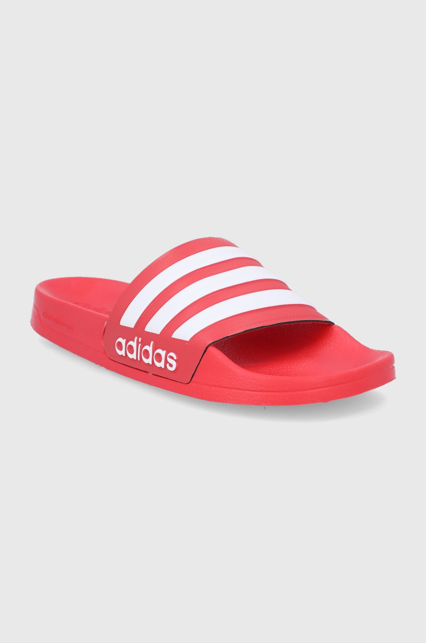 

Шльопанці adidas чоловічі колір червоний