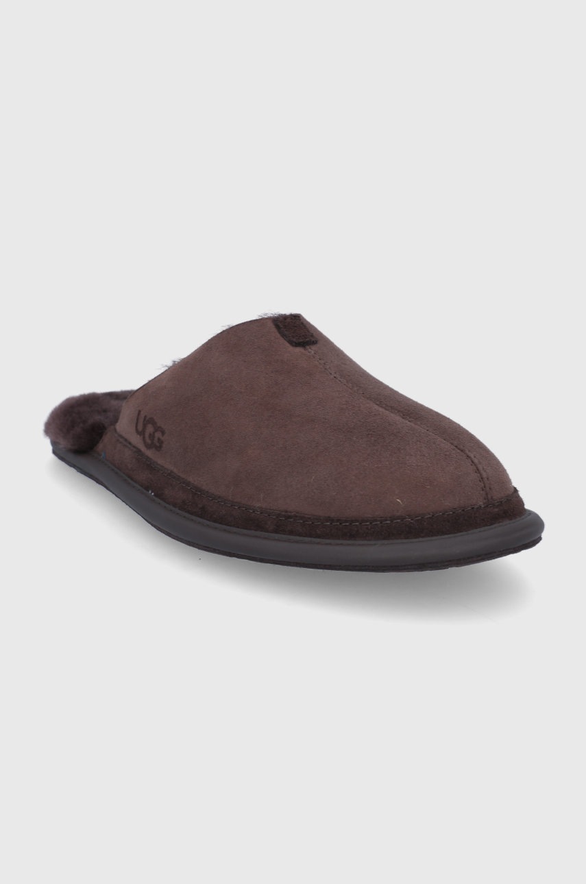 

Замшевые тапочки UGG Hyde цвет коричневый