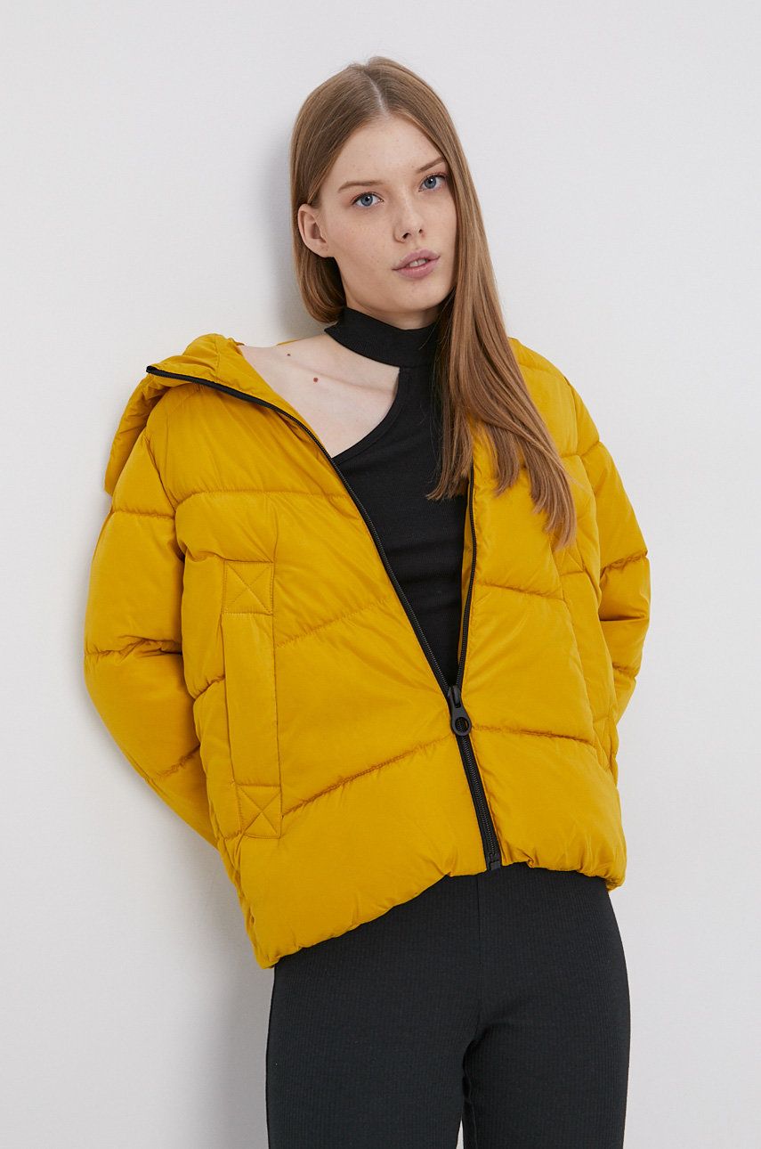 Only Geacă femei, culoarea galben, de iarnă imagine reduceri black friday 2021 answear.ro