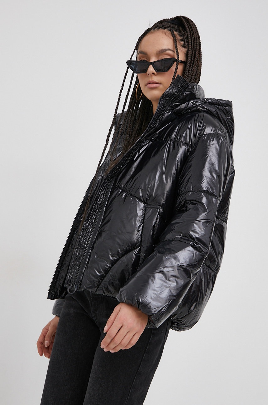 

Яке Vero Moda дамско в черно със зимна изолация, Черен