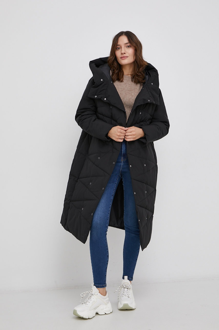 

Пуховая куртка Vero Moda женская цвет чёрный зимняя