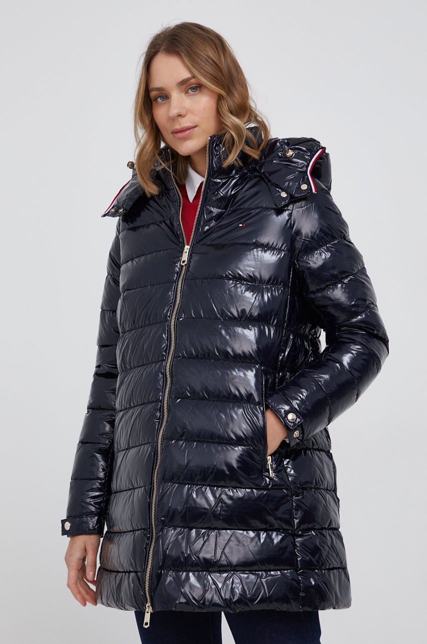 

Яке Tommy Hilfiger дамско в тъмносиньо със зимна изолация, Тъмносин