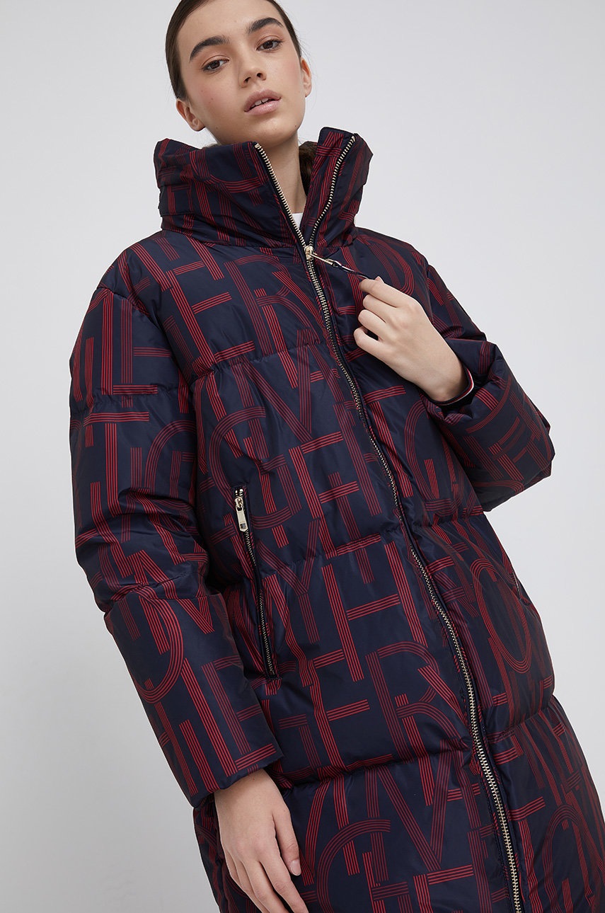 

Пухено яке Tommy Hilfiger дамско в червено със зимна изолация, Червен