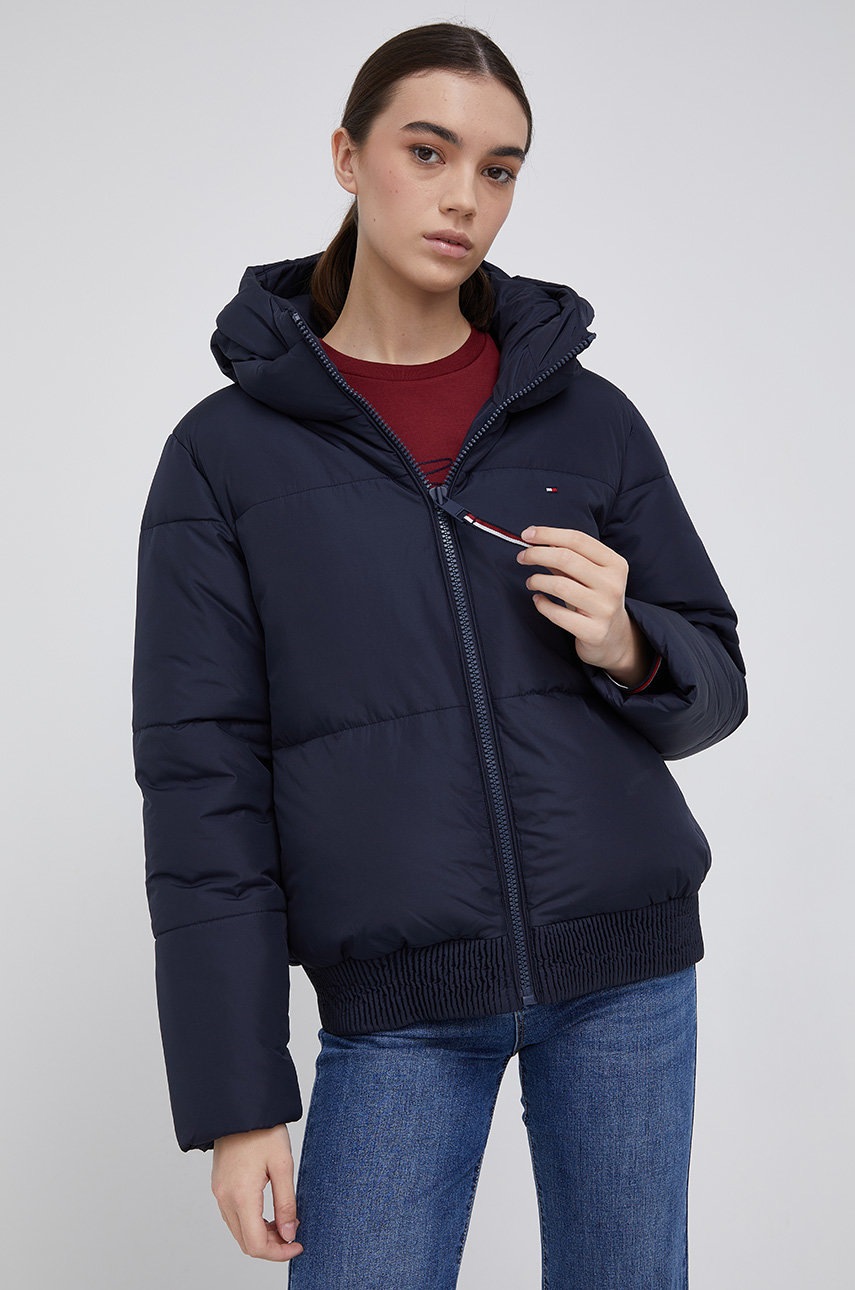 

Яке Tommy Hilfiger дамско в тъмносиньо със зимна изолация, Тъмносин
