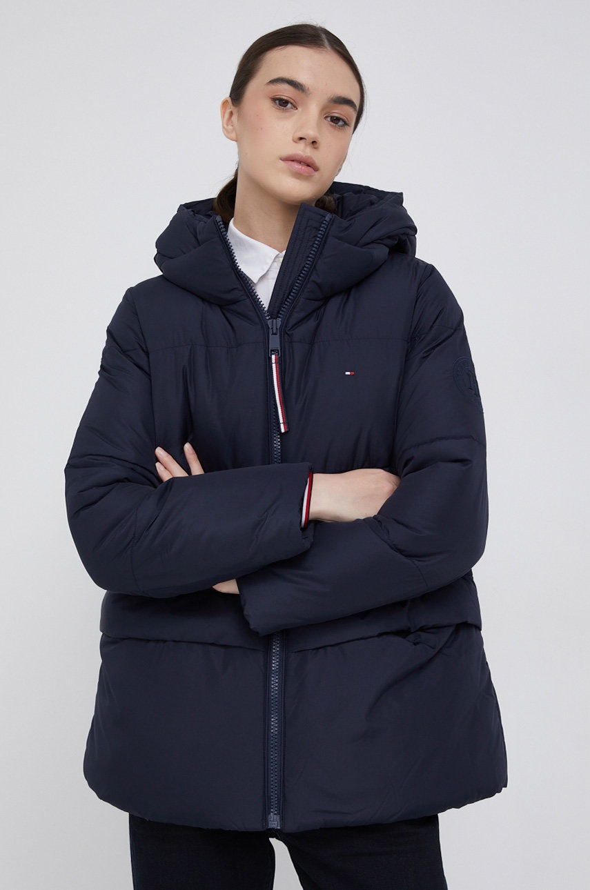 

Яке Tommy Hilfiger дамско в тъмносиньо със зимна изолация с уголемена кройка, Тъмносин