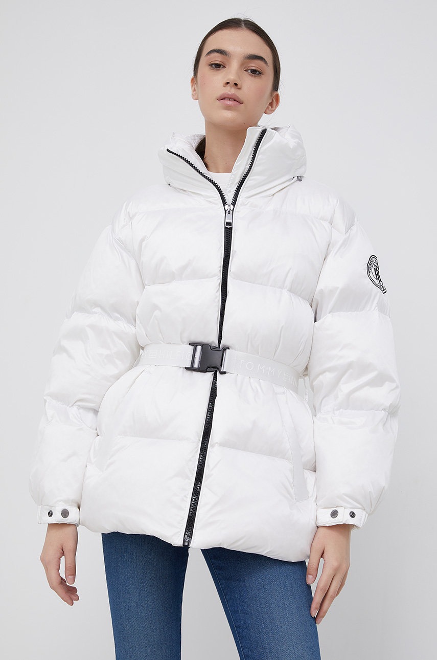

Пухено яке Tommy Hilfiger дамско в бяло със зимна изолация, Бял