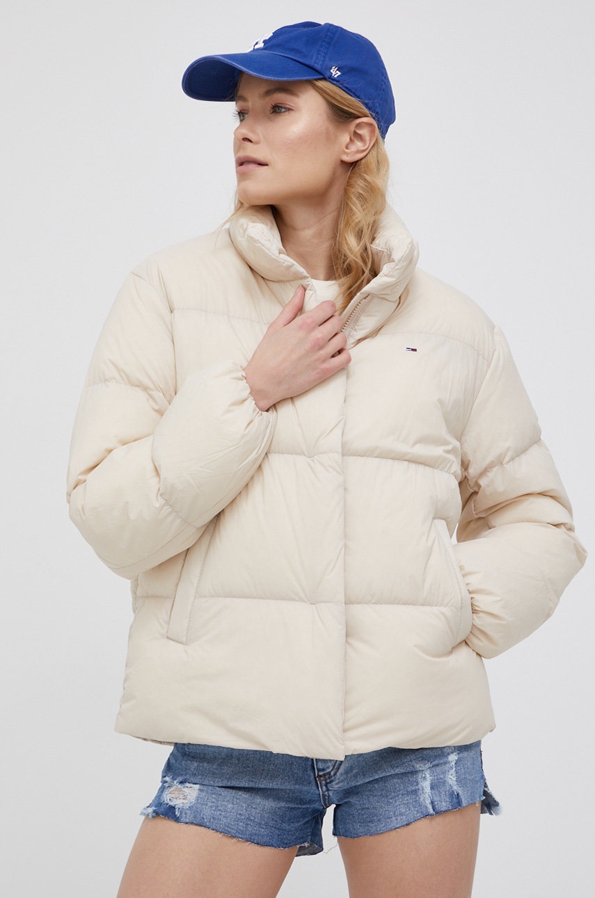

Пухено яке Tommy Jeans в бежово със зимна изолация, Бежов