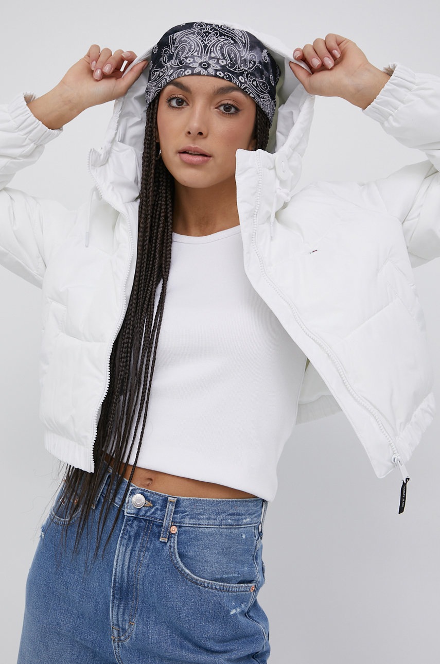 

Яке Tommy Jeans дамска в розово със зимна изолация, Бял