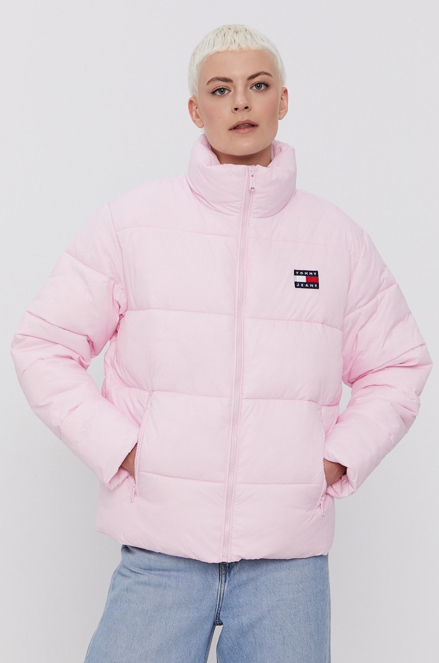

Куртка Tommy Jeans женская цвет розовый зимняя