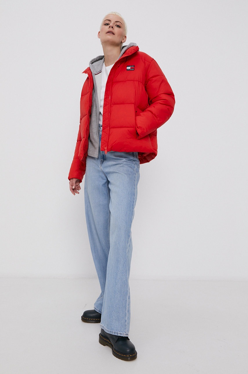 

Куртка Tommy Jeans женская цвет красный зимняя
