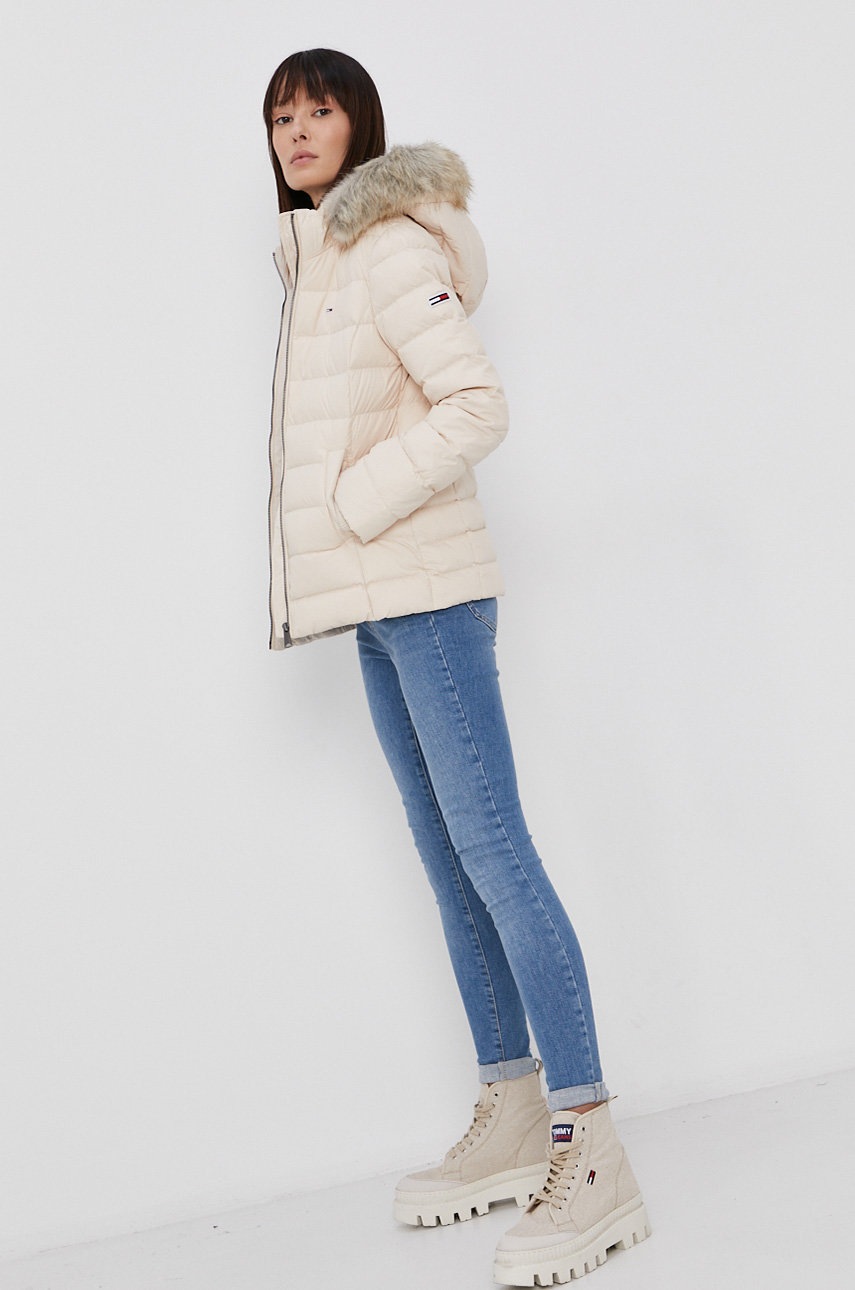 

Пуховая куртка Tommy Jeans женская зимняя