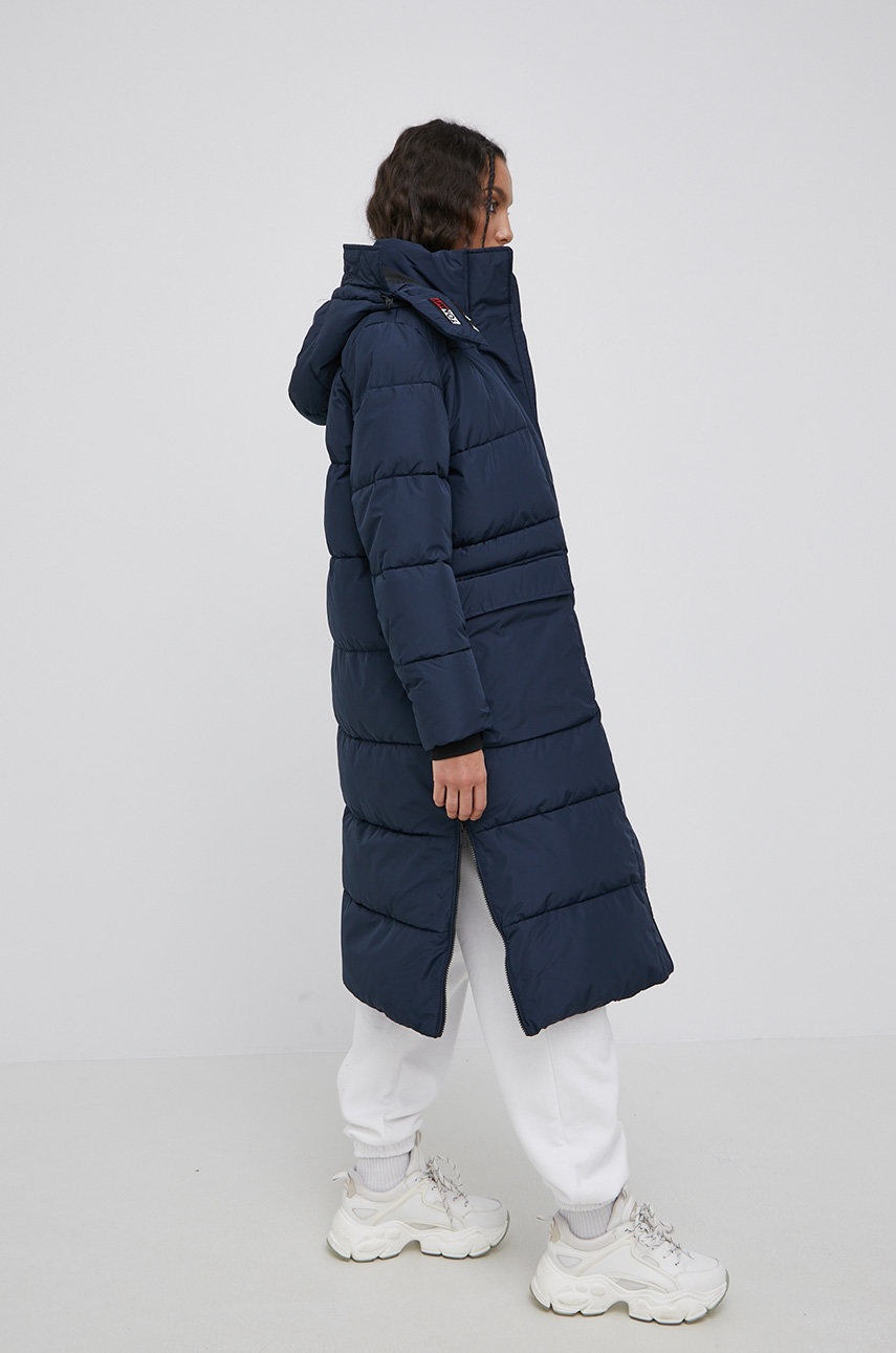 

Яке Tommy Jeans дамско в тъмносиньо със зимна изолация, Тъмносин