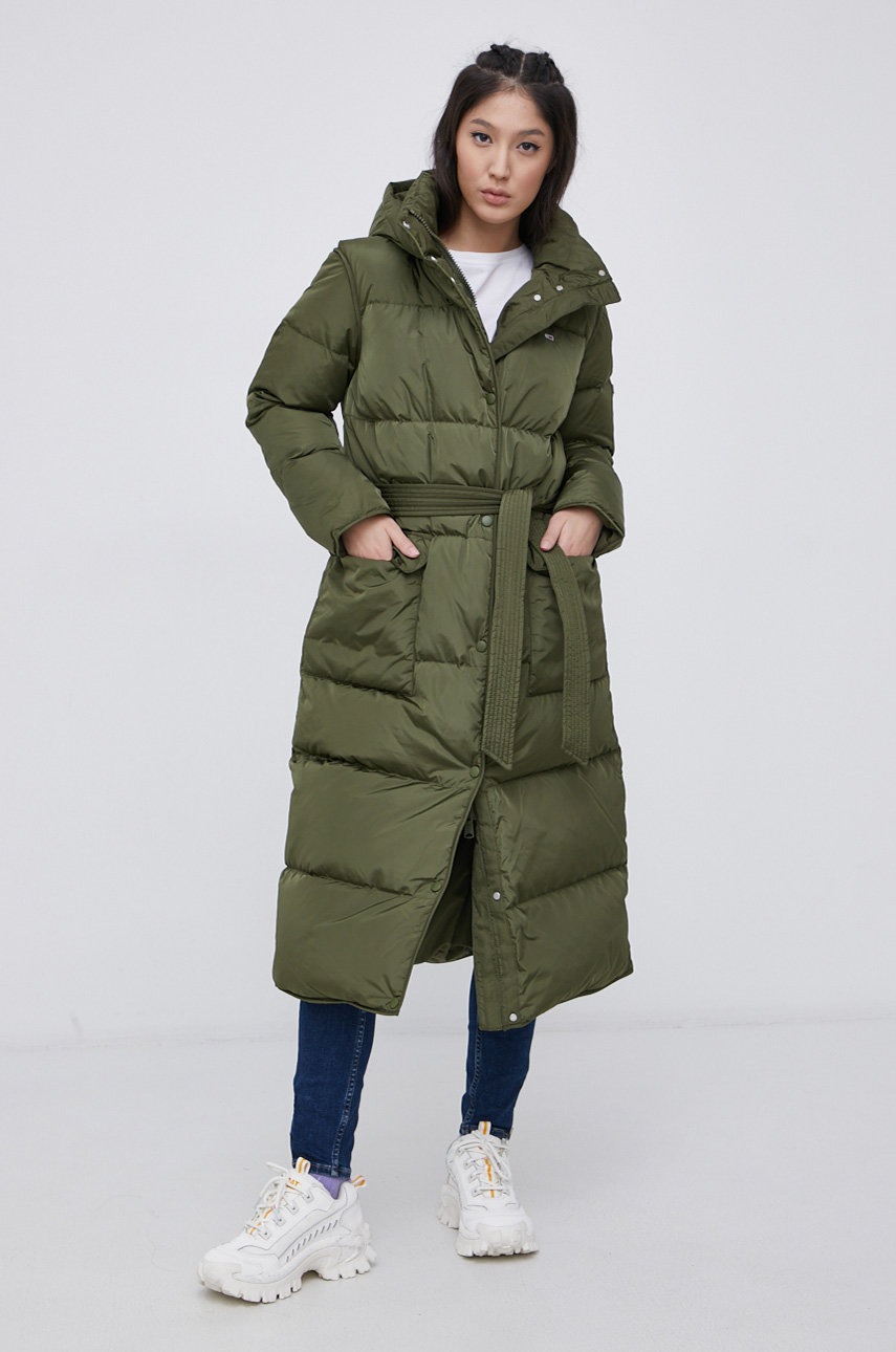 

Пухено яке Tommy Jeans дамско в зелено със зимна изолация, Зелен