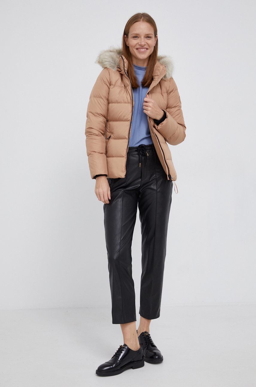 

Пухено яке Calvin Klein дамско в кафяво със зимна изолация, Кафяв