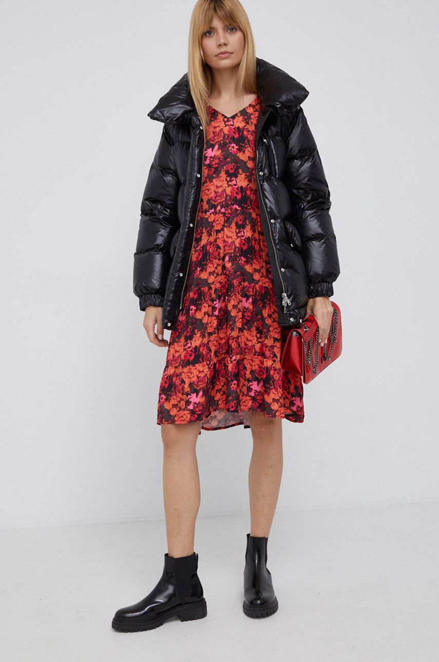 

Пуховая куртка Woolrich женская цвет чёрный зимняя