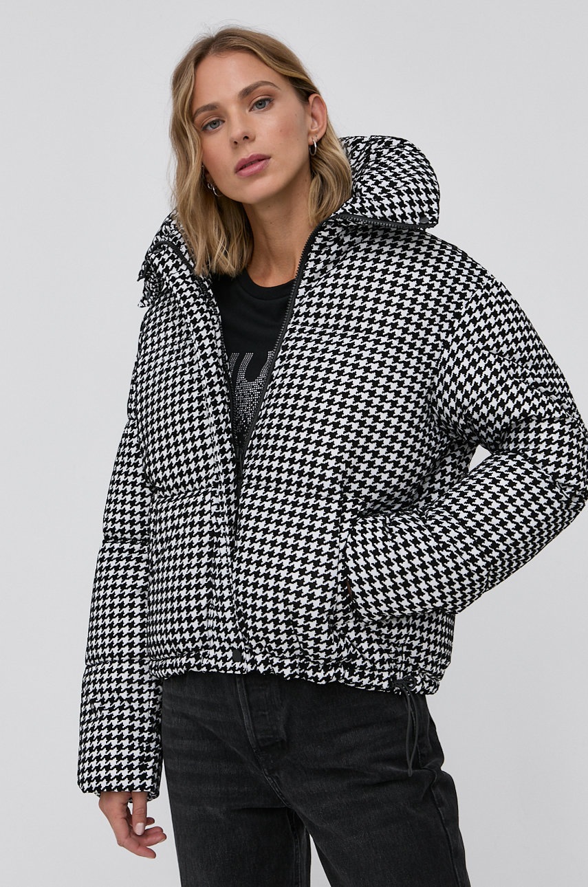 

Яке Hugo дамско в черно със зимна изолация, Черен