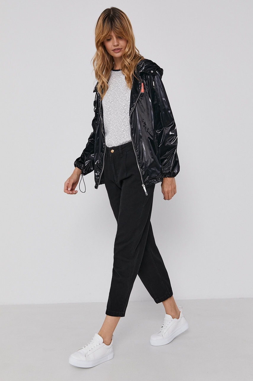 

Куртка Armani Exchange женская цвет чёрный переходная