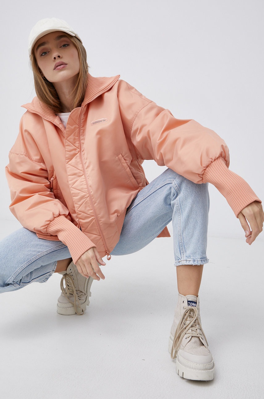 

Яке adidas Originals дамско в оранжево със зимна изолация с уголемена кройка, Оранжев