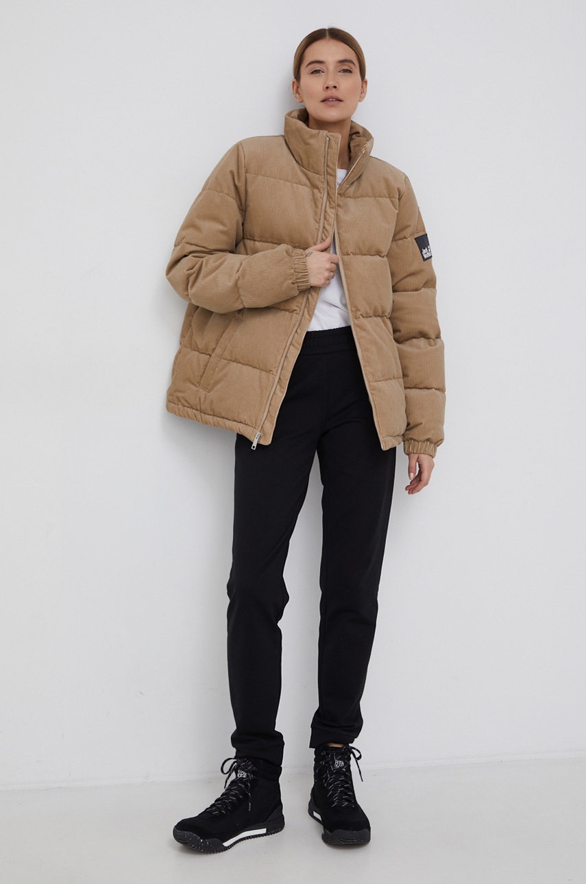 

Пуховая куртка Jack Wolfskin женская цвет бежевый зимняя