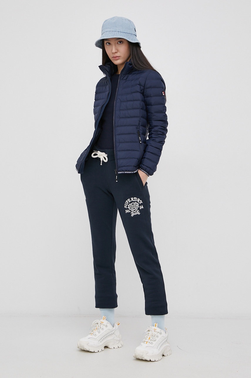 

Пухова куртка Superdry жіноча колір синій перехідна