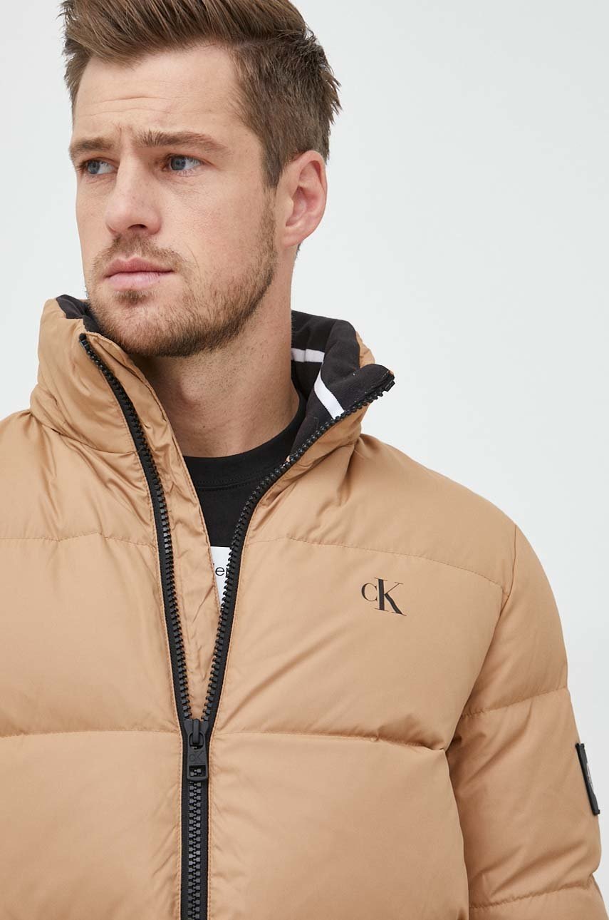 

Пухено яке Calvin Klein Jeans в кафяво със зимна изолация, Кафяв