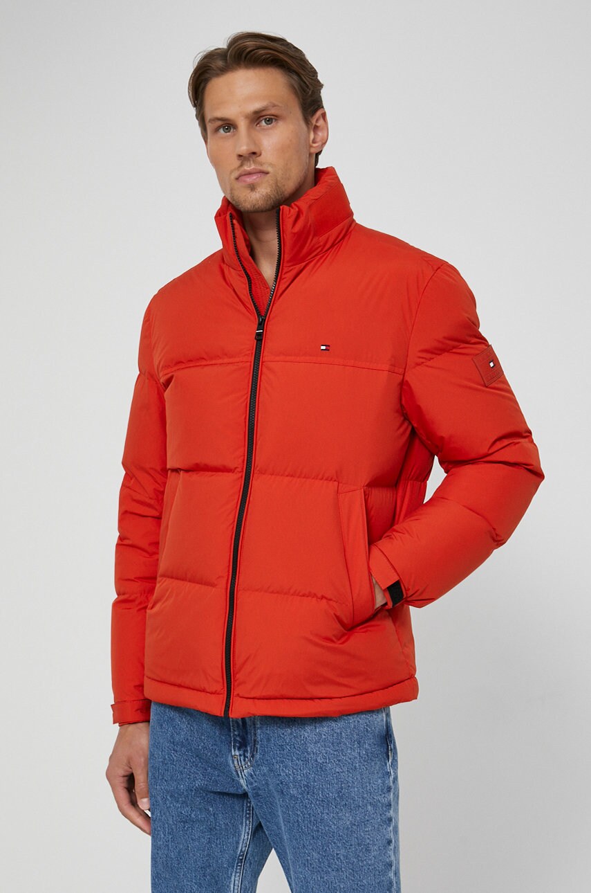 

Пухено яке Tommy Hilfiger мъжко в червено със зимна изолация, Червен