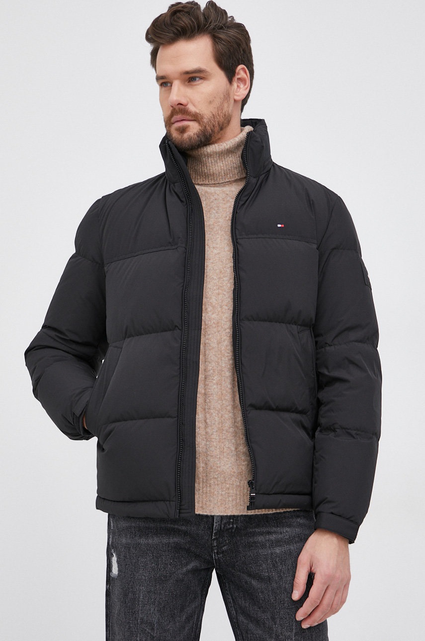 

Пухено яке Tommy Hilfiger мъжко в черно със зимна изолация, Черен