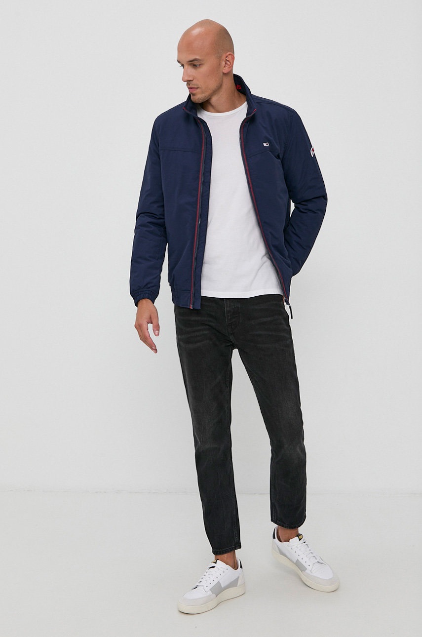 

Куртка Tommy Jeans чоловіча колір синій перехідна