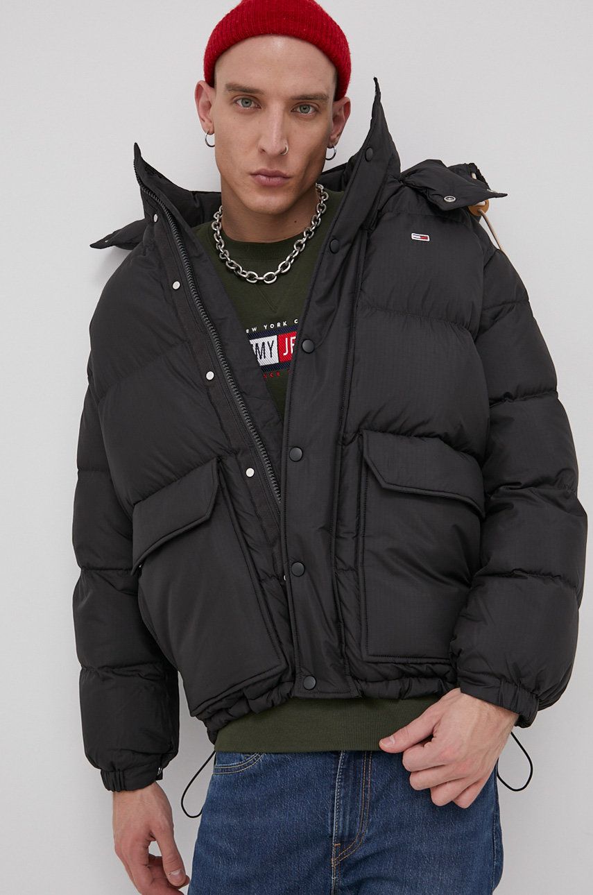 

Пухено яке Tommy Jeans в черно със зимна изолация, Черен