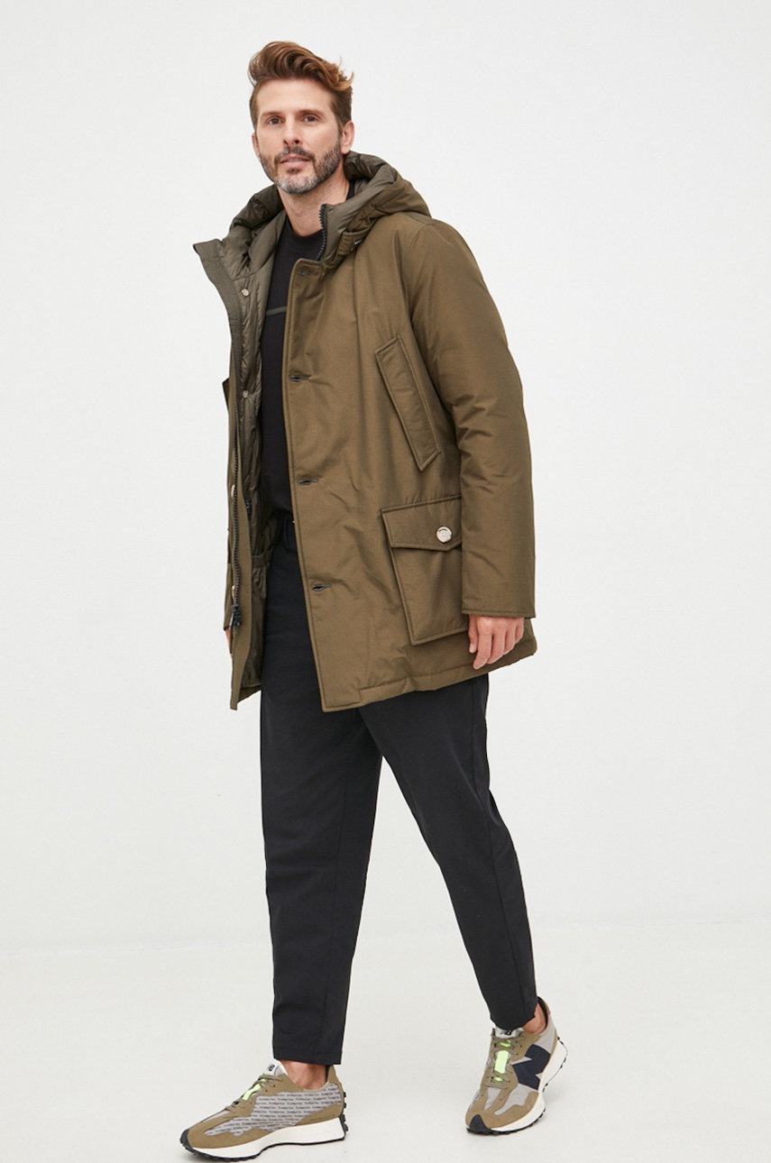

Пуховая куртка Woolrich мужская цвет зелёный зимняя