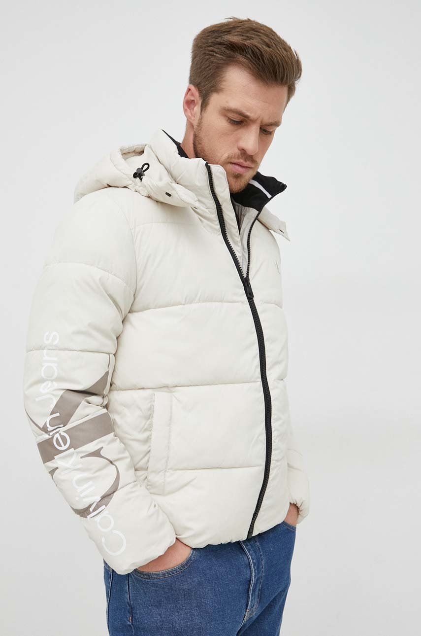 

Яке Calvin Klein Jeans в бежово със зимна изолация, Бежов