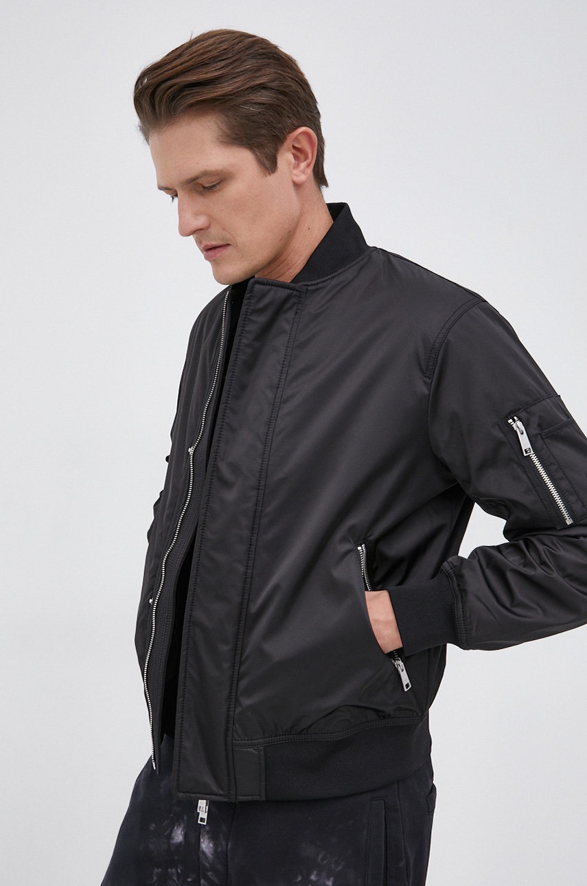 

Яке бомбър Armani Exchange мъжко в черно с преходна изолация, Черен