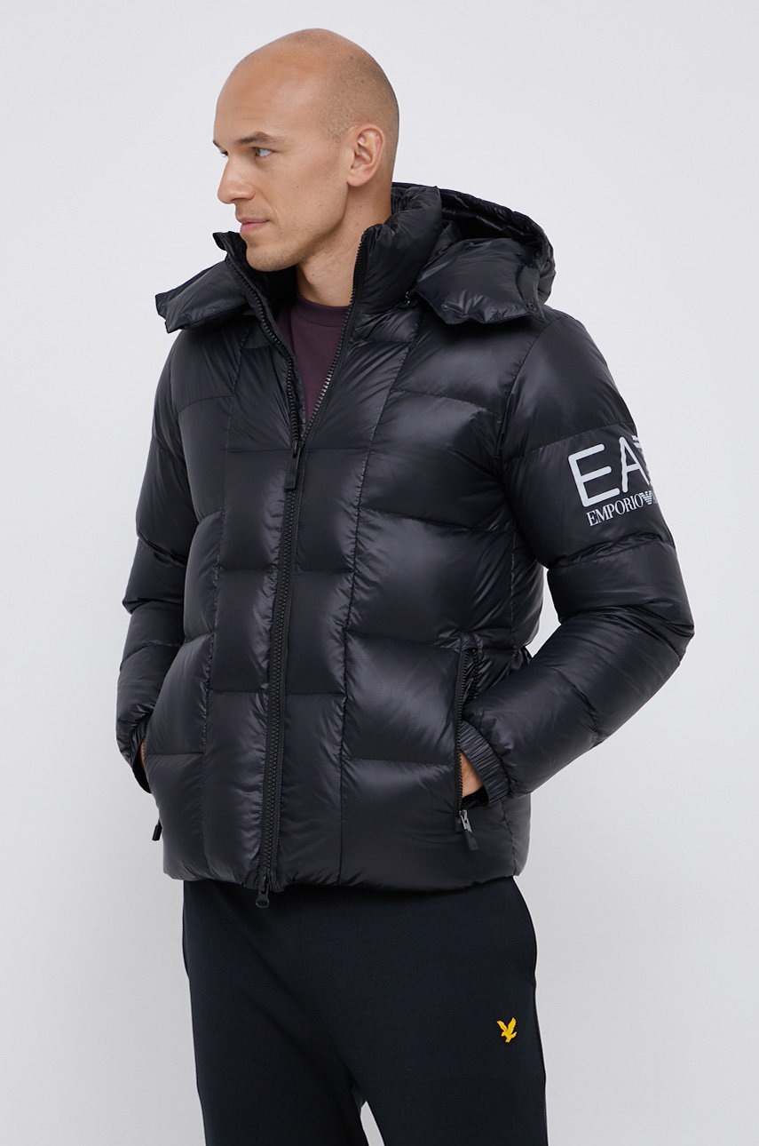 

Пухено яке EA7 Emporio Armani мъжко в черно със зимна изолация, Черен
