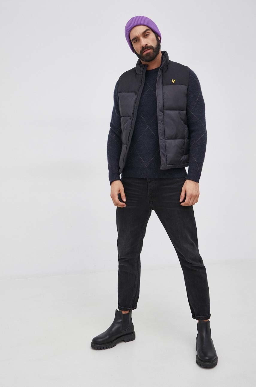 

Безрукавка Lyle & Scott мужская цвет чёрный зимний