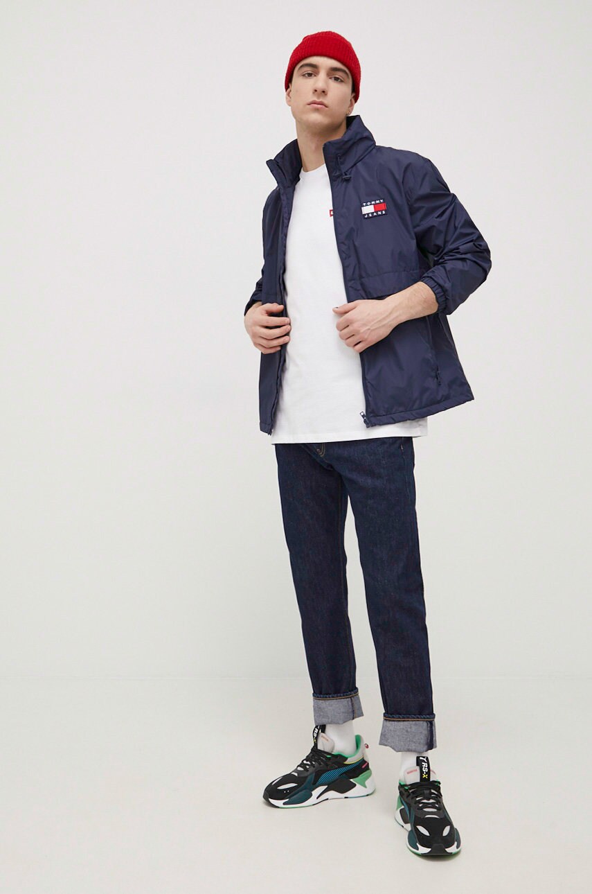 

Куртка Tommy Jeans чоловіча колір синій перехідна