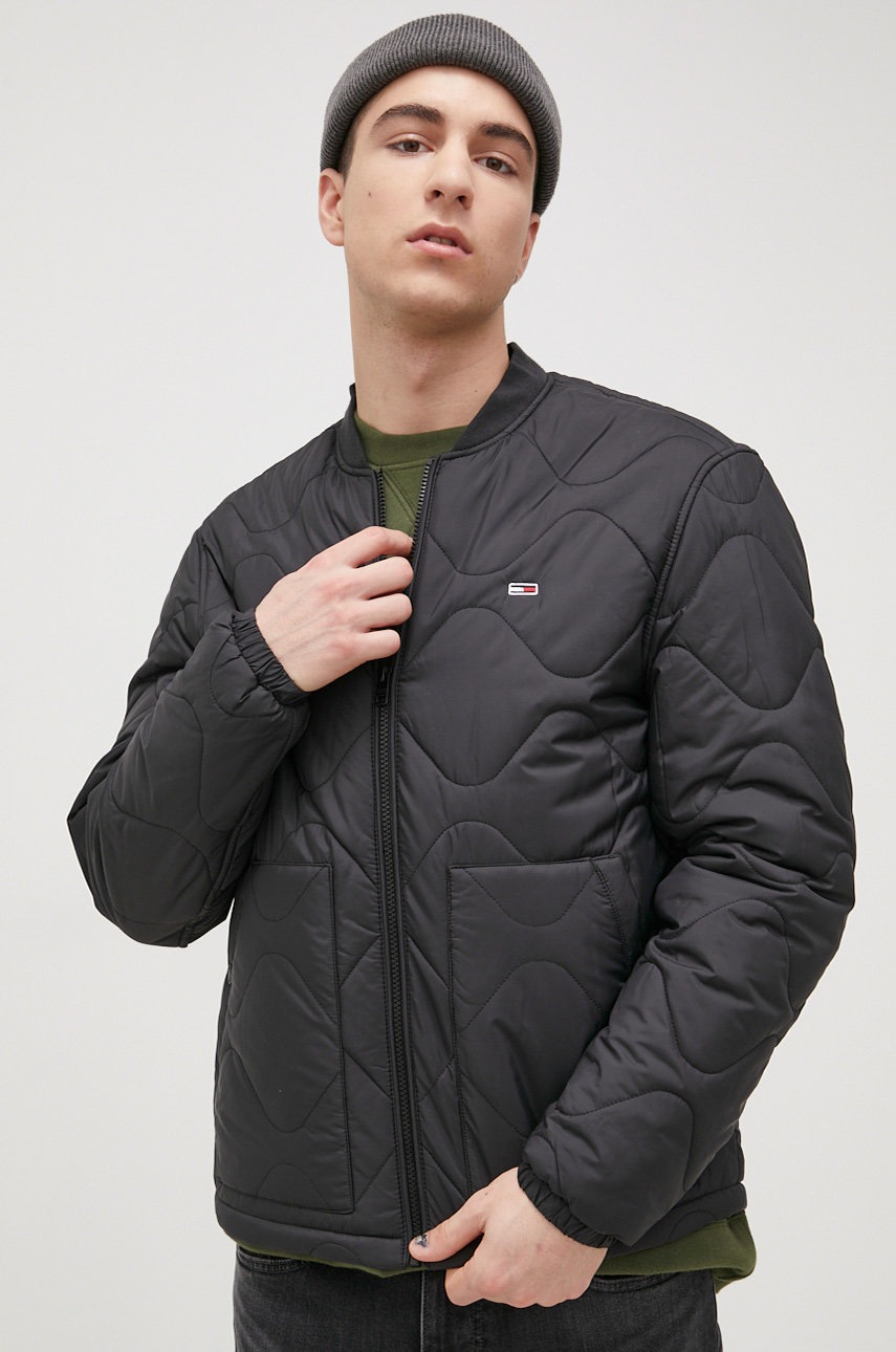 

Яке Tommy Jeans мъжко в черно с преходна изолация, Черен