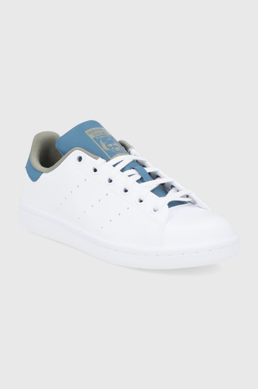 

Детские ботинки adidas Originals Stan Smith GZ9916 цвет белый