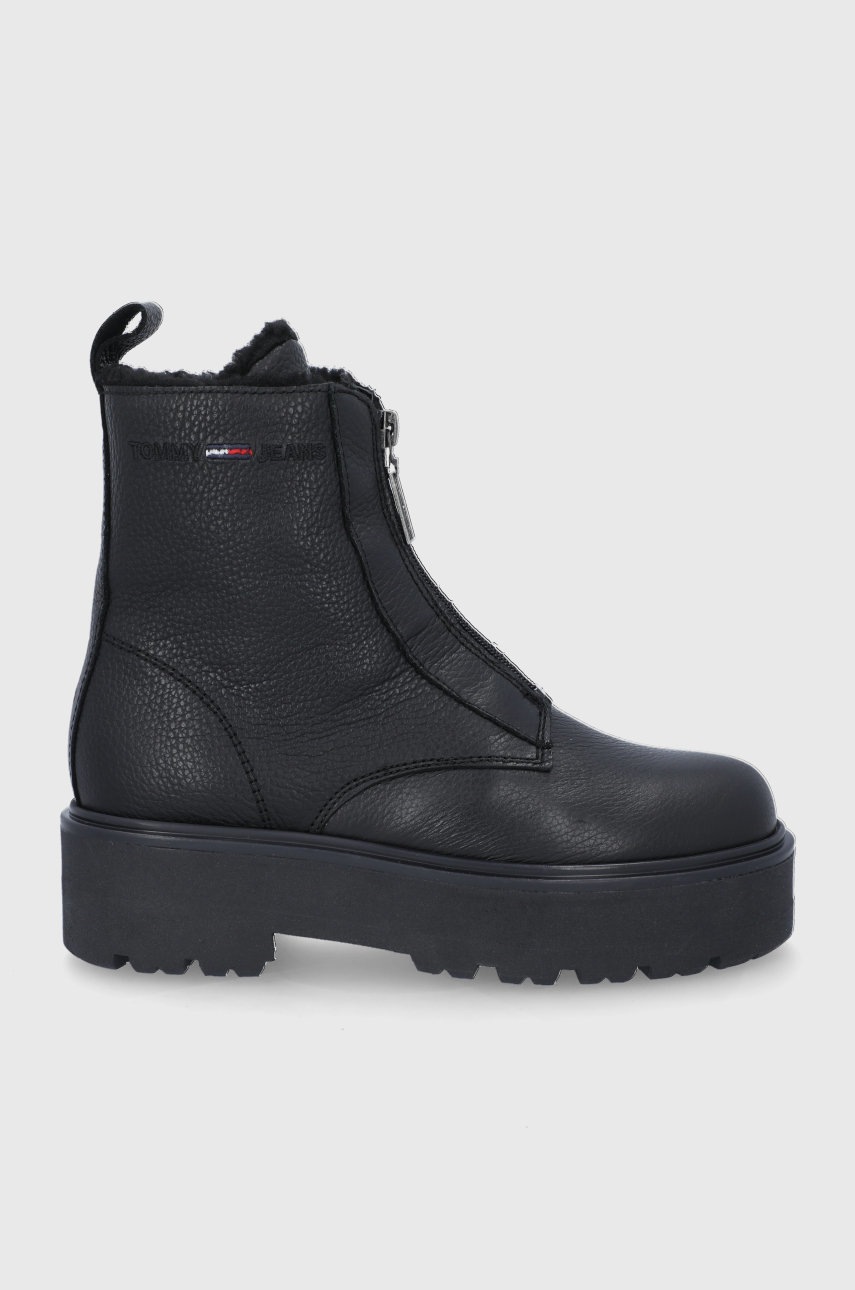

Кожени боти Tommy Jeans дамски в черно с платформа с изолация, Черен