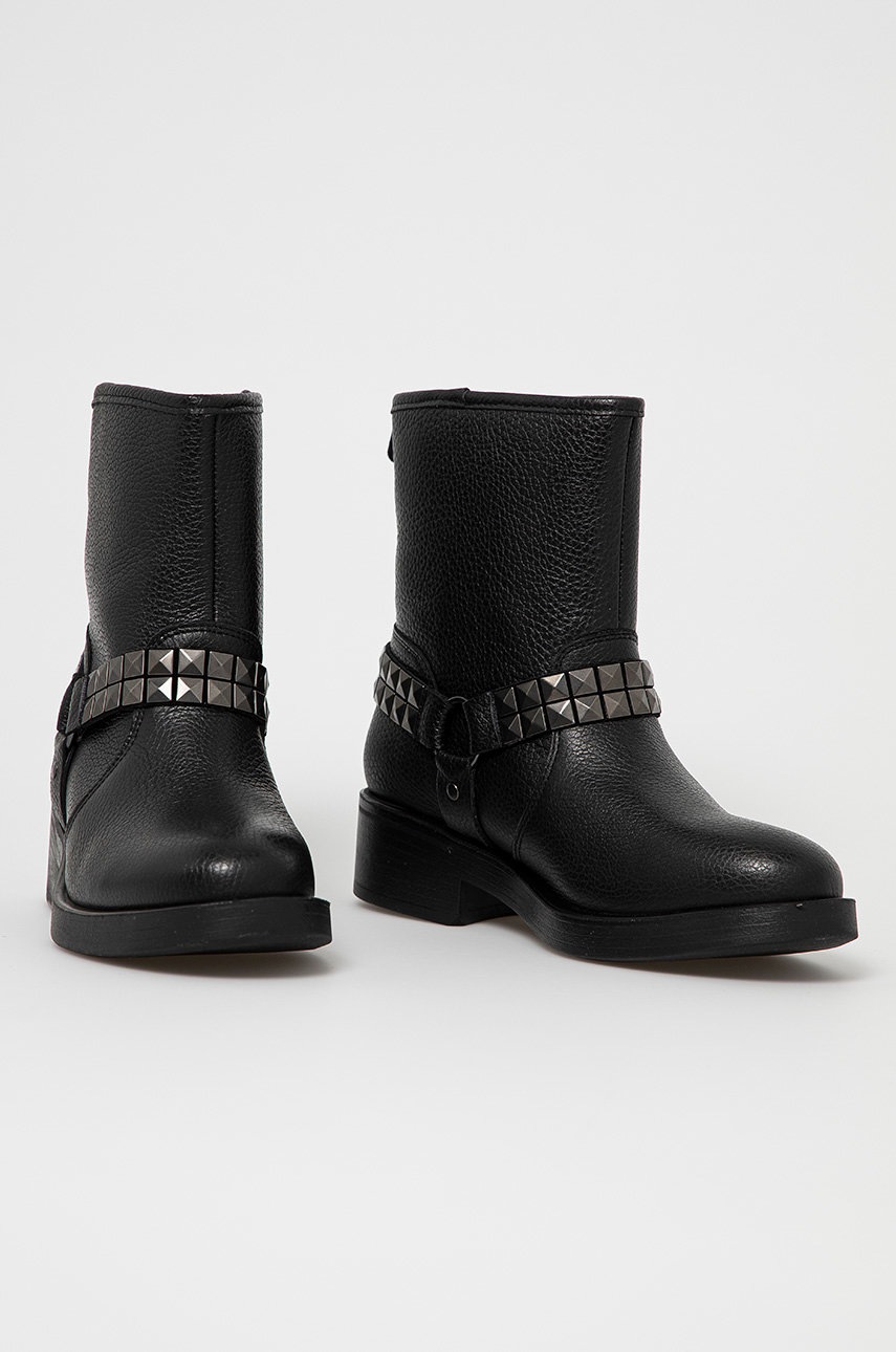 

Кожаные полусапожки Guess женское цвет чёрный на плоском ходу