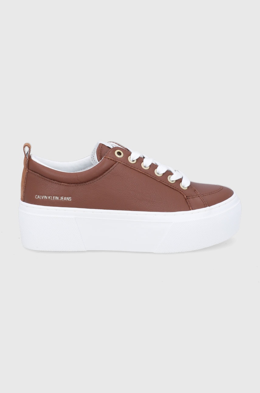

Кожени обувки Calvin Klein Jeans в кафяво с платформа, Кафяв