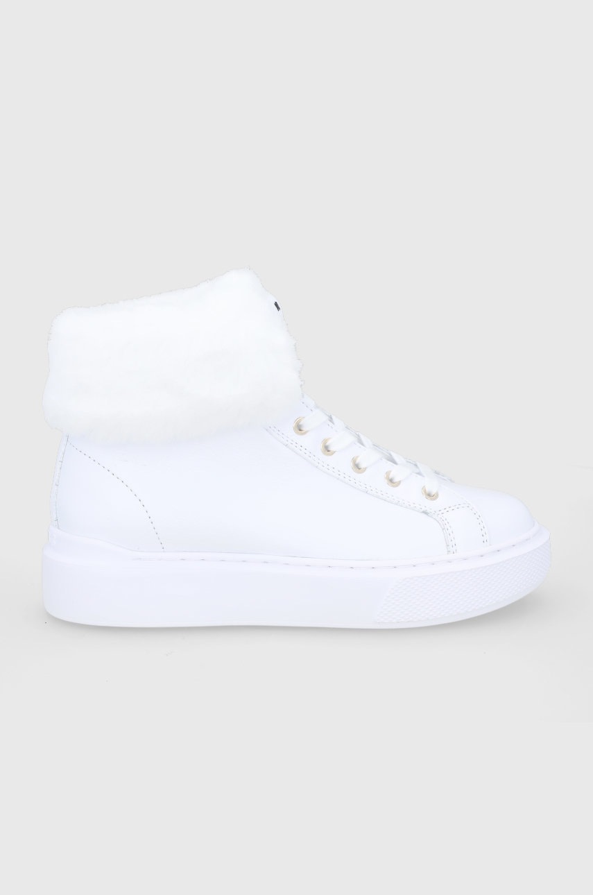 

Обувки Guess в бяло с равна подметка, Бял