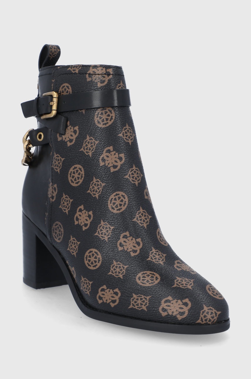 

Черевики Guess жіночі колір коричневий каблук блок