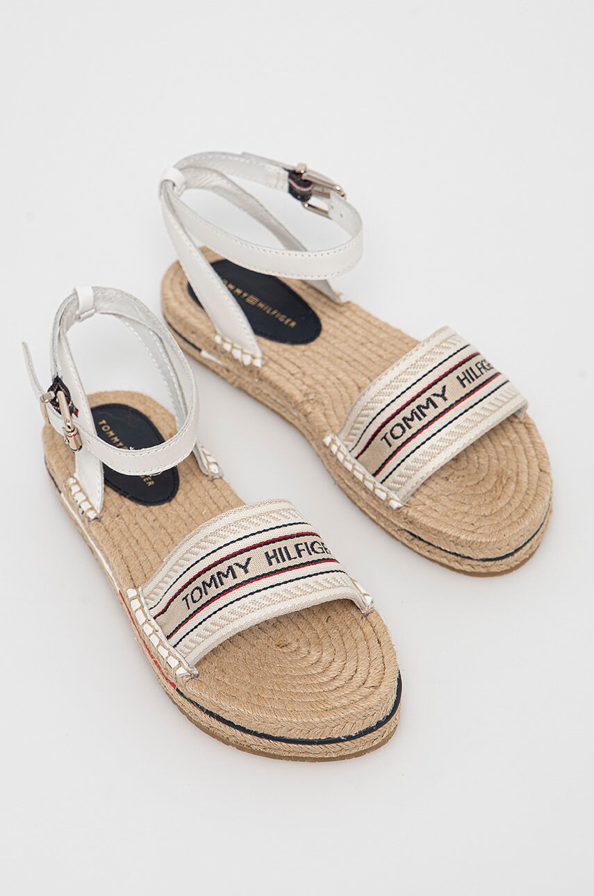 

Сандалии Tommy Hilfiger цвет белый на платформе