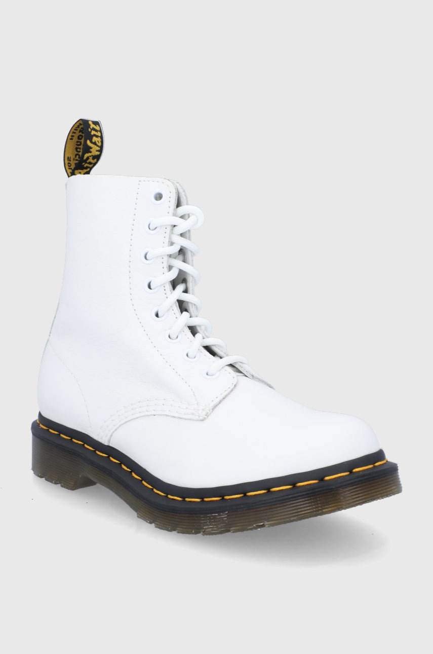 

Шкіряні черевики Dr. Martens жіночі колір білий на плоскому ходу