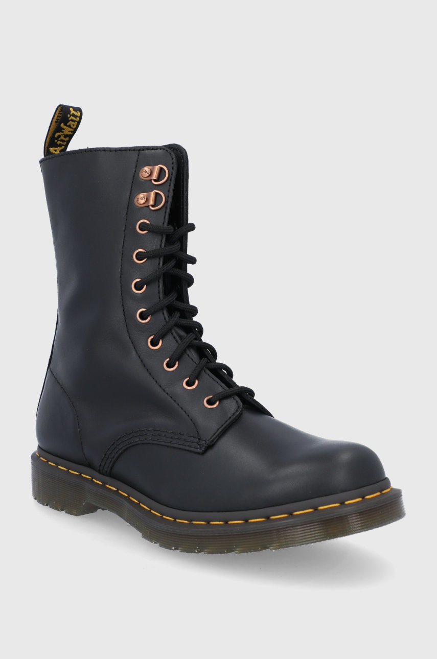 

Кожаные полусапоги Dr. Martens женские цвет чёрный на плоском ходу