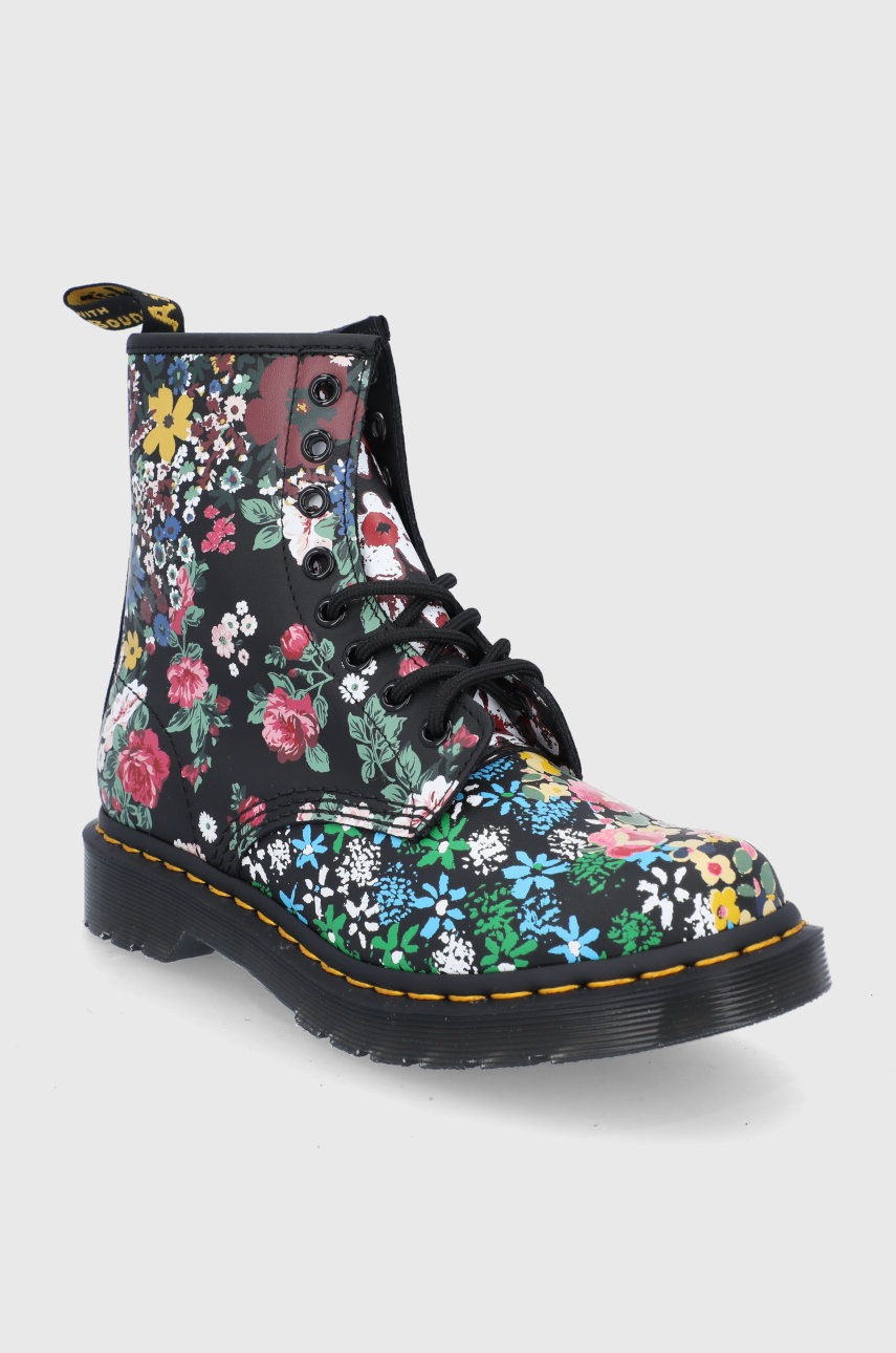 

Шкіряні черевики Dr. Martens жіночі на плоскому ходу
