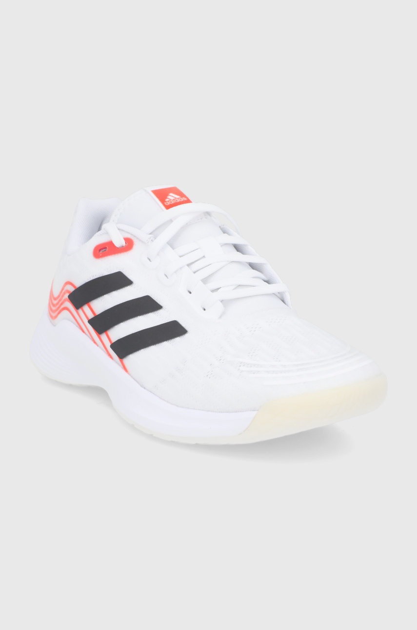 

Ботинки adidas Performance Novaflight FZ4266 цвет белый на плоском ходу