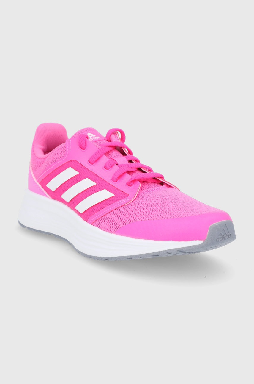

Черевики adidas колір рожевий на плоскому ходу