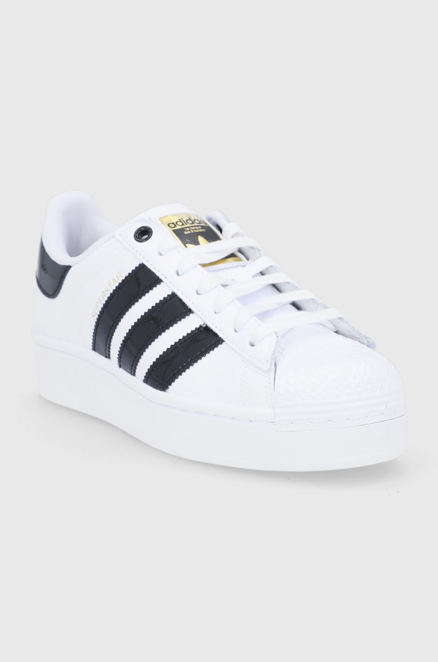 

Ботинки adidas Originals Superstar Bold FV3336 цвет белый на платформе